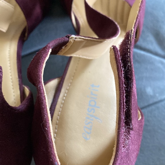 Easy spirit burgundy suede heels with crossover Velcro strap - Picture 10 of 15